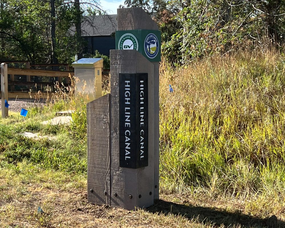TRAILHEAD MONUMENT SIGNS: These monument signs are used to identify the Canal itself and key trailheads that provide access to the trail.